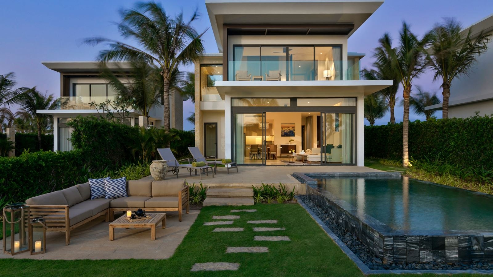 rooms-the-level-3bedroom-lakefront-pool-villa