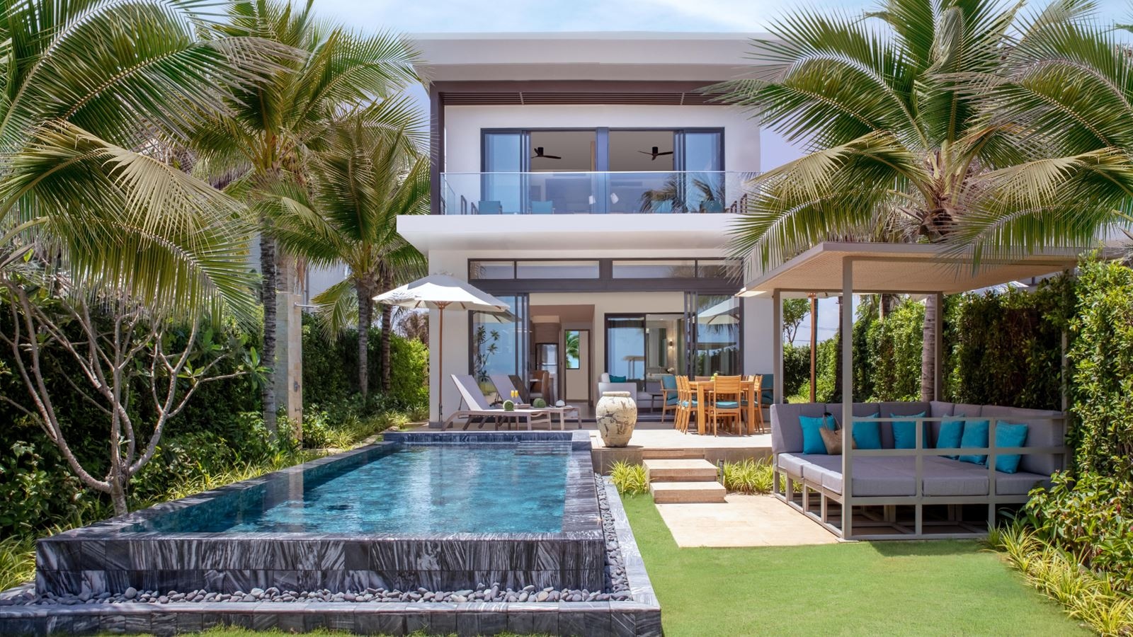 rooms-the-level-3bedroom-oceanfront-pool-villa