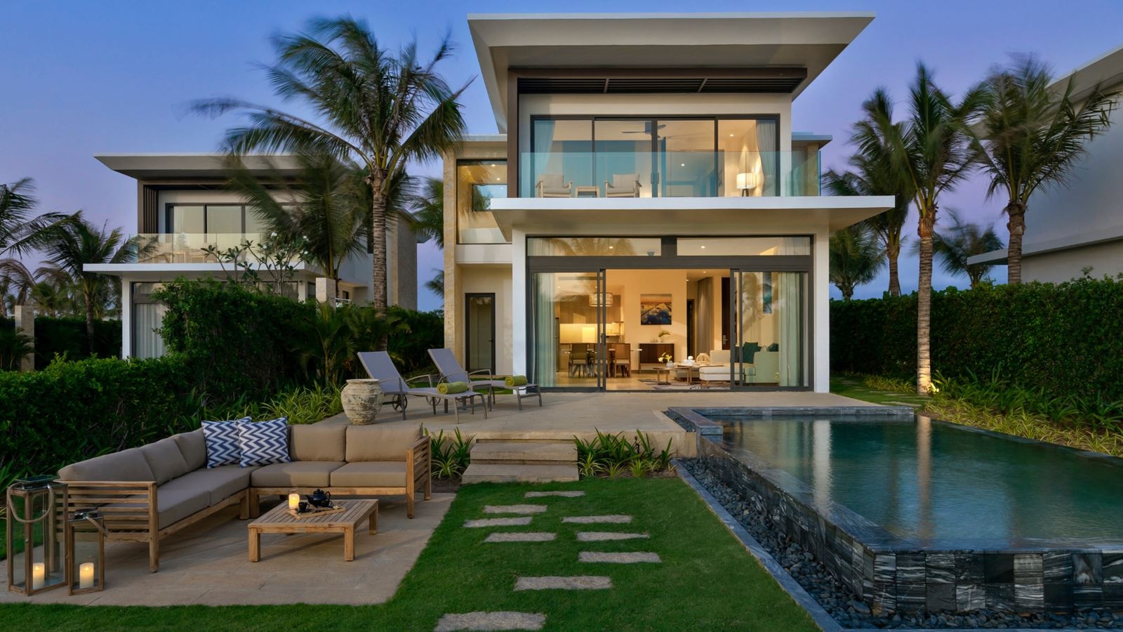 rooms-the-level-3bedroom-beachfront-pool-villa