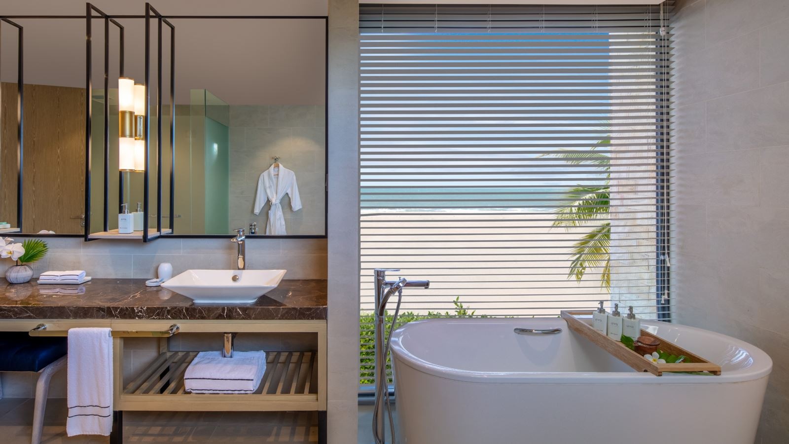 rooms-the-level-3bedroom-beachfront-pool-villa