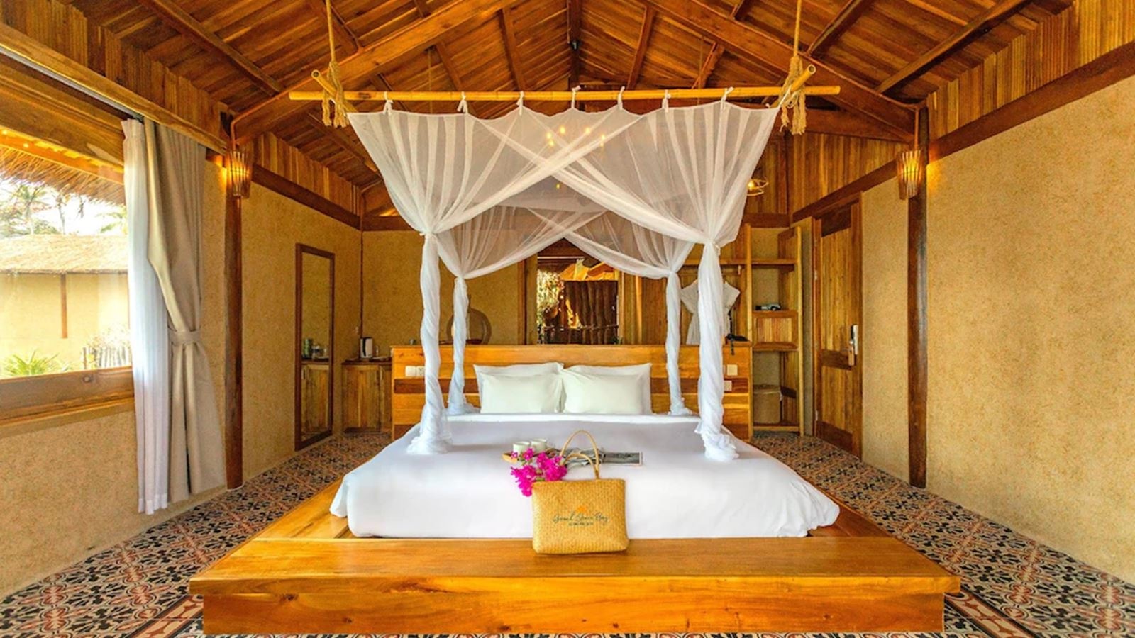 rooms-premium-ocean-breeze-with-balcony