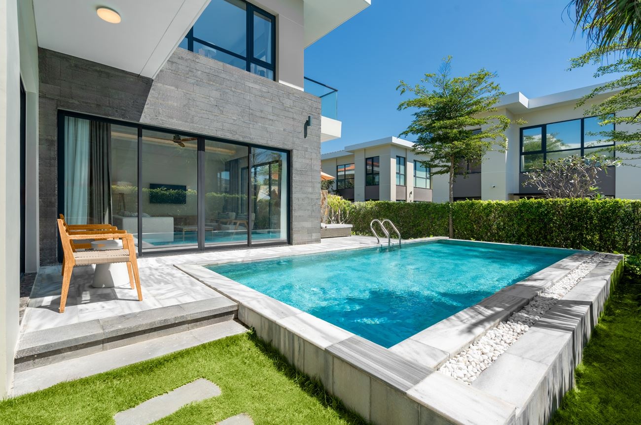 rooms-3bedroom-garden-view-pool-villa