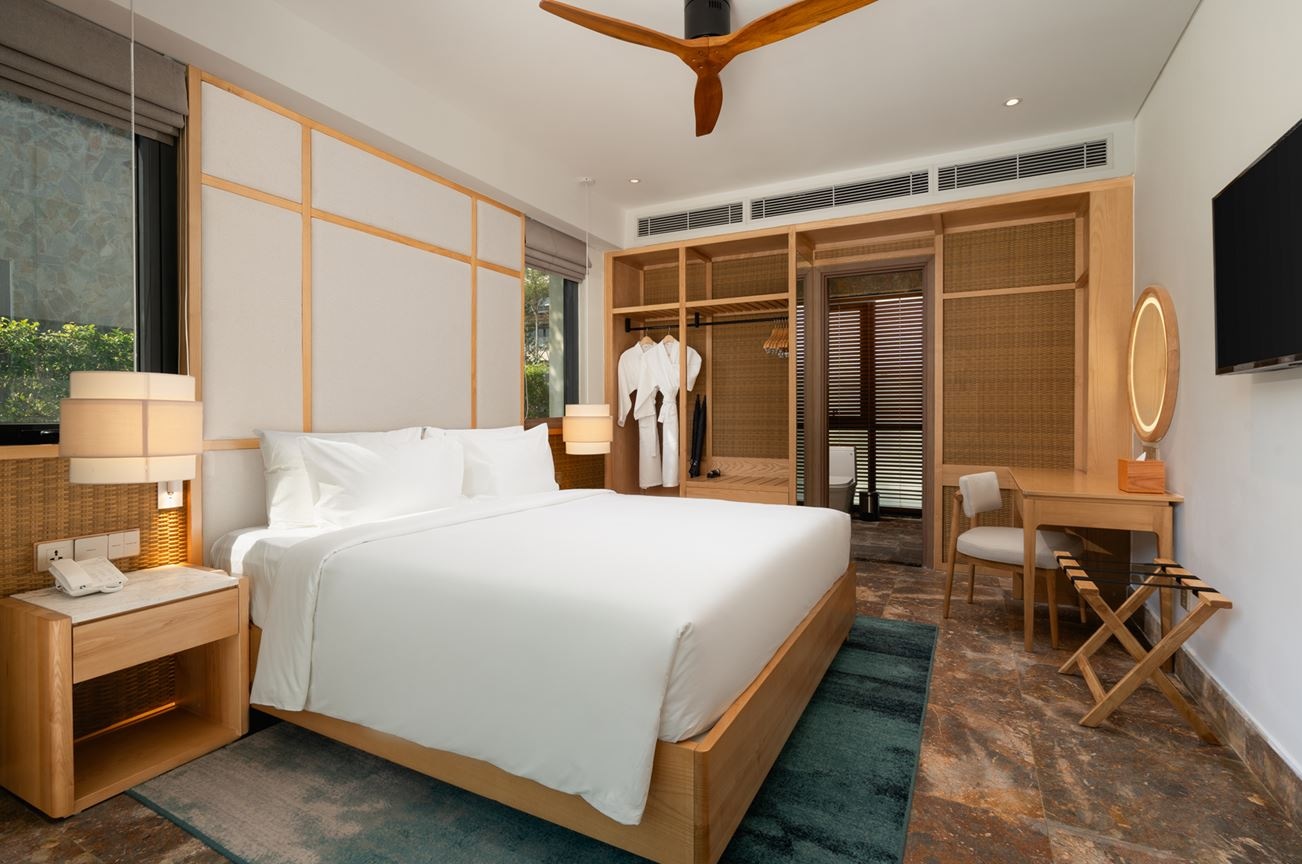 rooms-3bedroom-beach-front-pool-villa