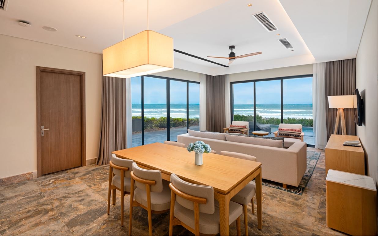 rooms-3bedroom-beach-front-pool-villa