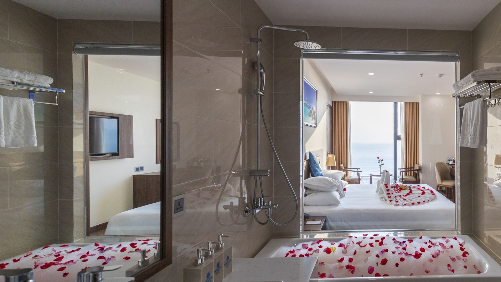 rooms-senior-deluxe-sea-view-child-without-extra-bed