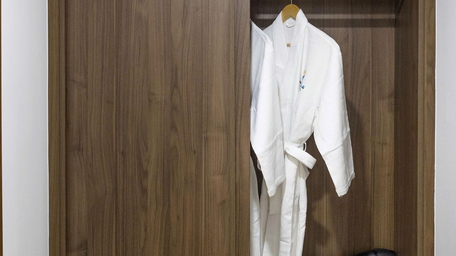 rooms-senior-deluxe-sea-view-child-without-extra-bed