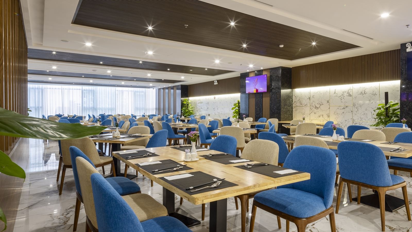 restaurants-miracle-luxury-restaurant