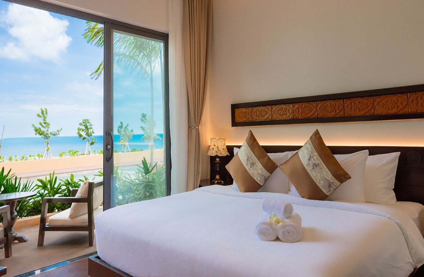 rooms-oceanfront-king-retreat