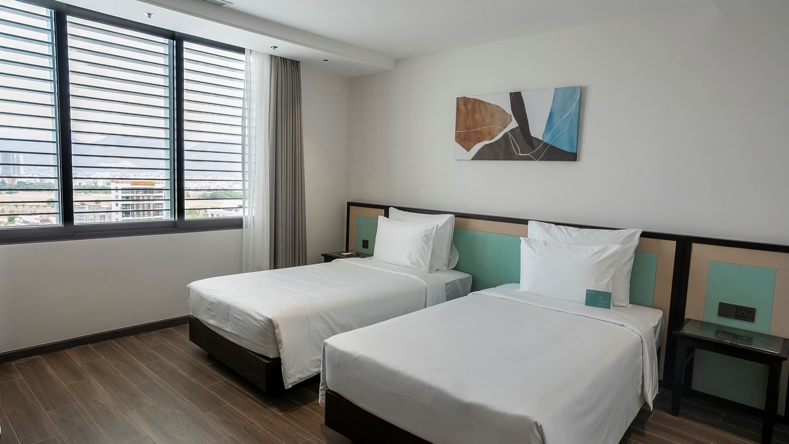 rooms-deluxe-room-city-view-child-without-extra-bed