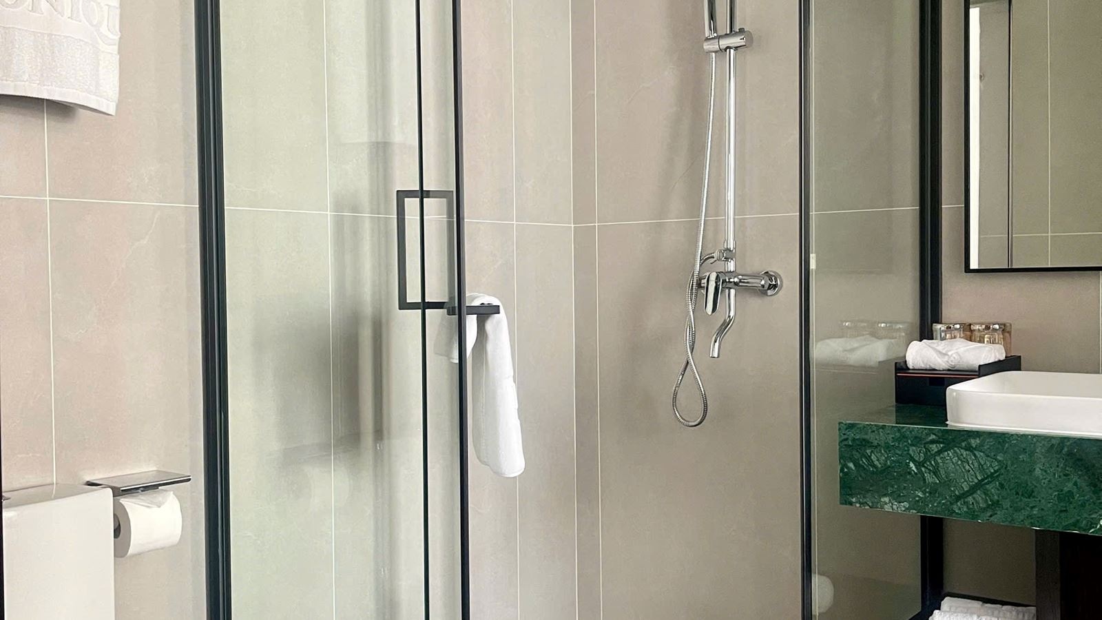 rooms-signature-partial-seaview