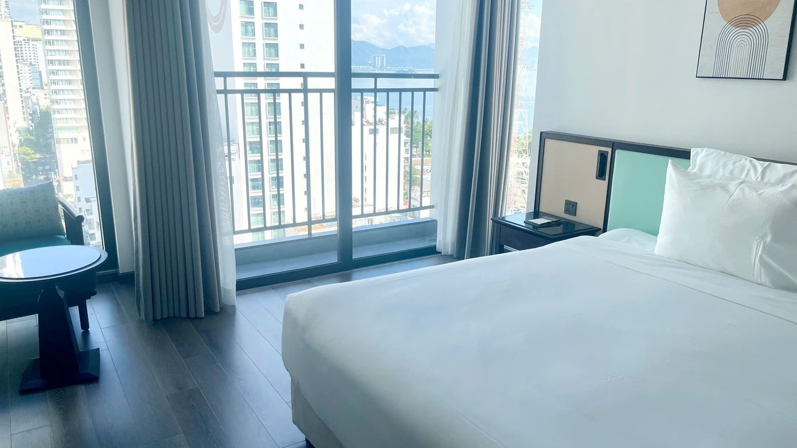 rooms-signature-partial-seaview