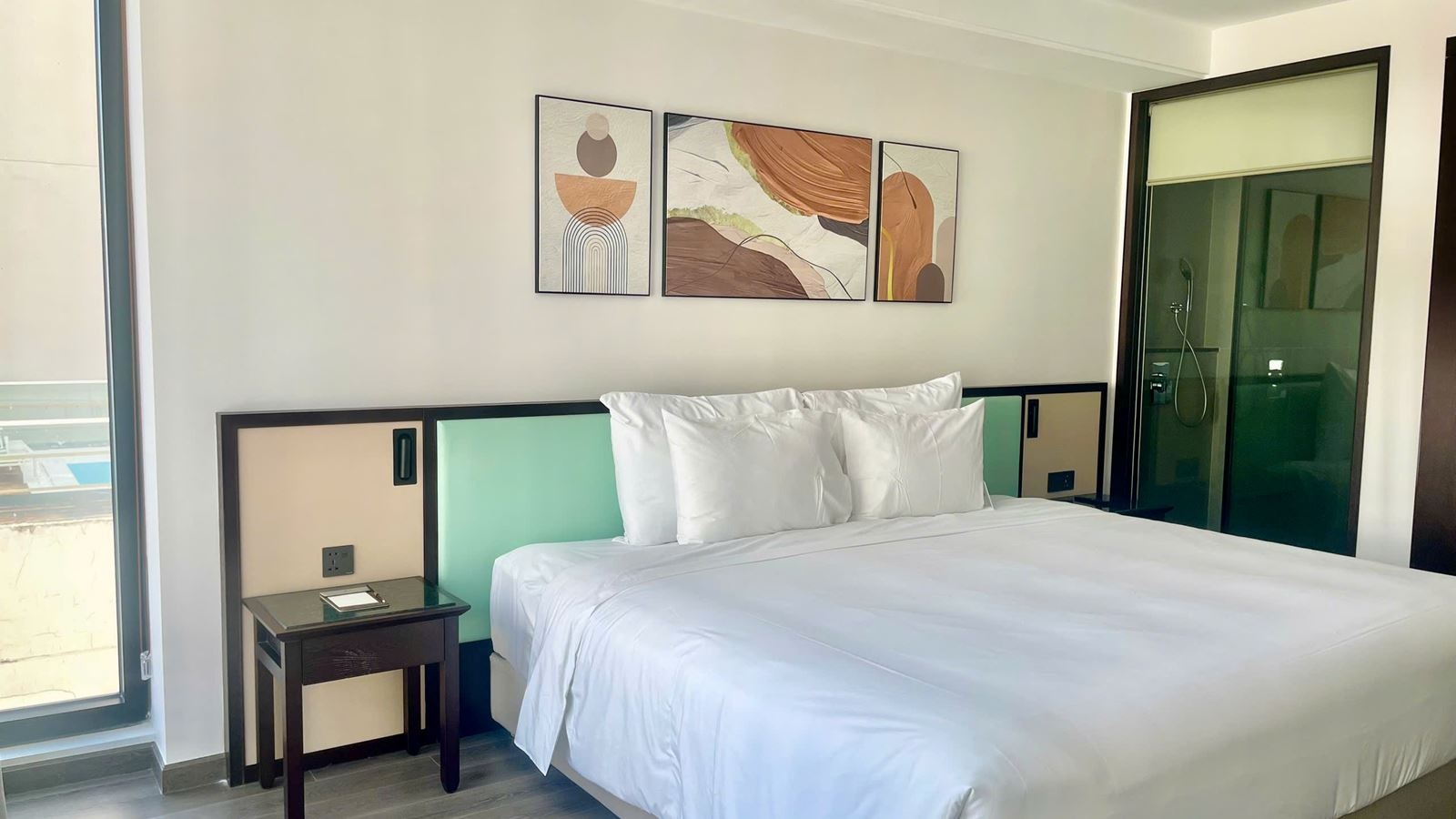 rooms-signature-partial-seaview