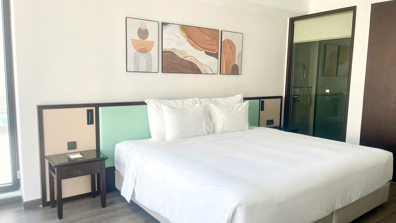 rooms-signature-partial-seaview