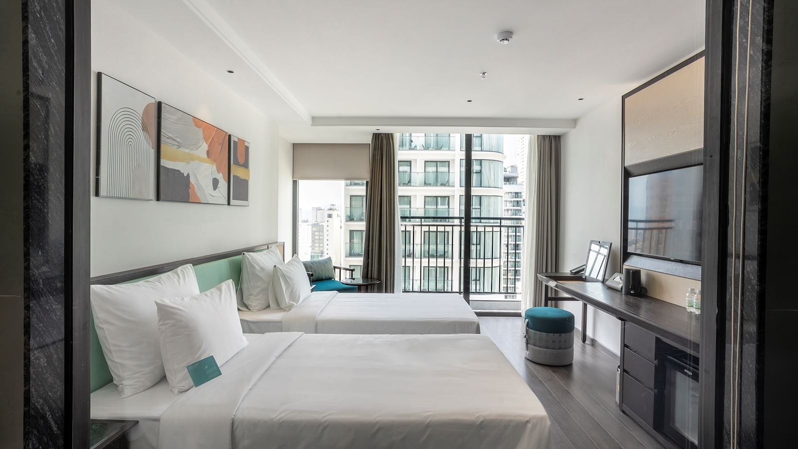 rooms-signature-partial-seaview