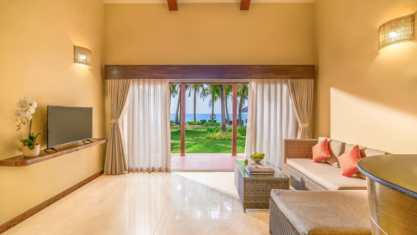 rooms-villa-beachfront-terrace