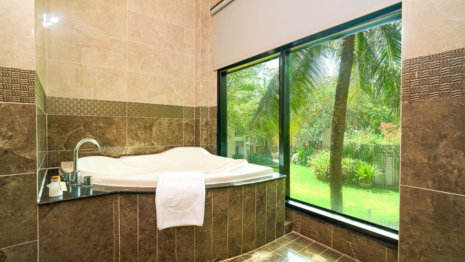 rooms-deluxe-garden-view-balcony-or-terrace