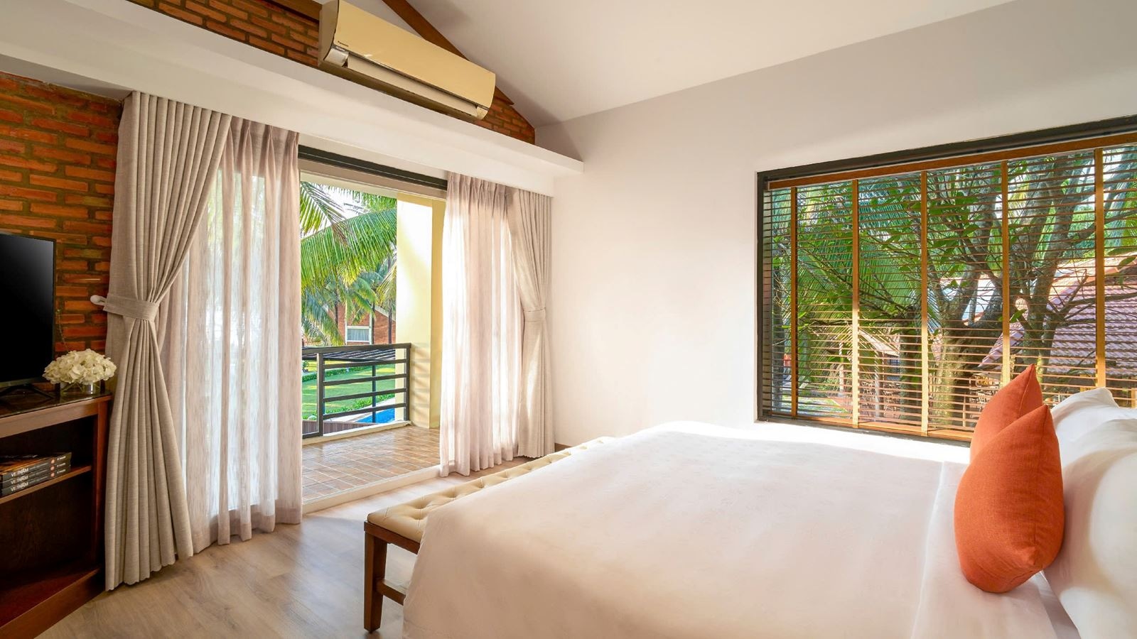 rooms-deluxe-ocean-view-balcony-or-terrace