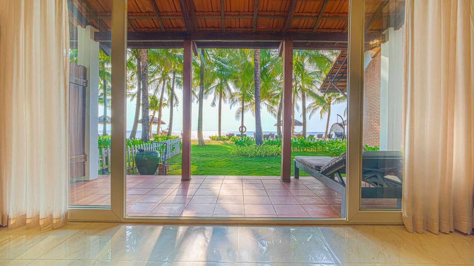 rooms-villa-beachfront-terrace-child-without-extra-bed