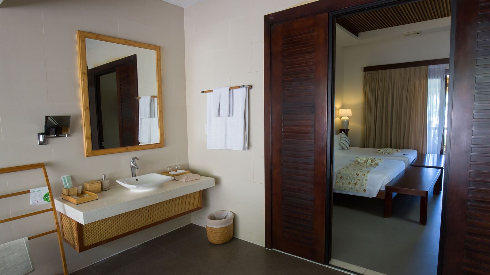 rooms-bungalow-garden-view