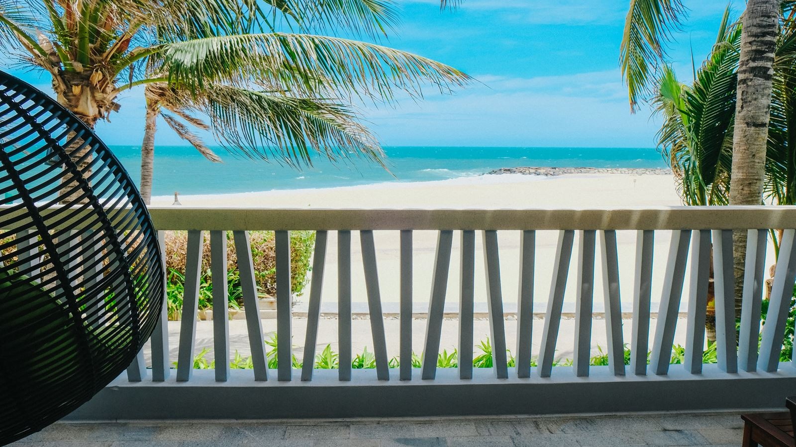 rooms-beachfront-bungalow