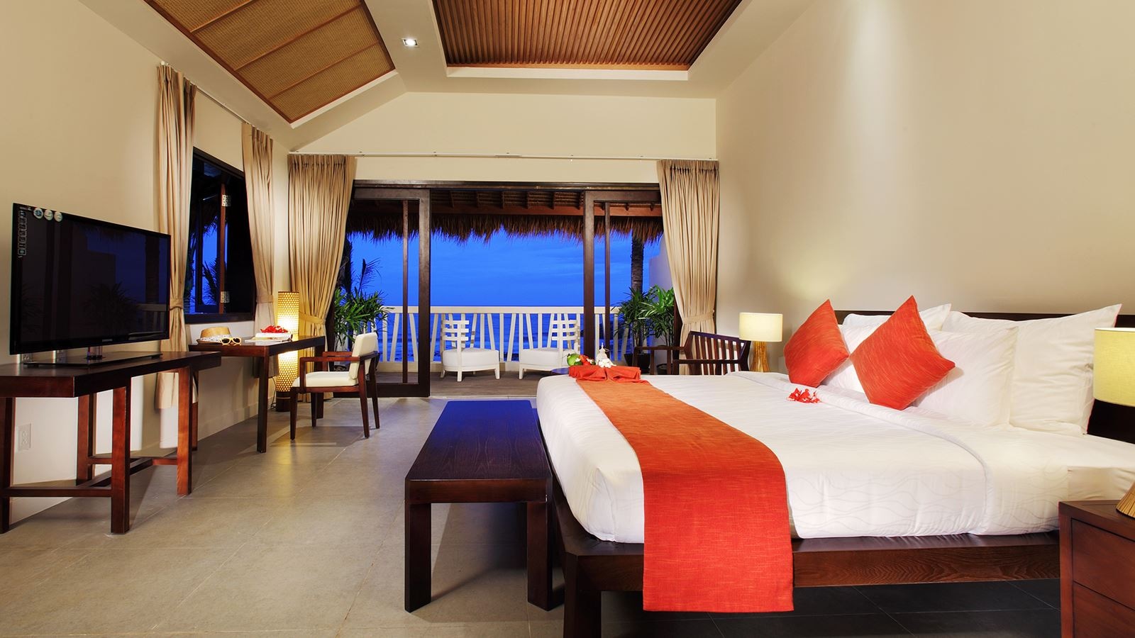 rooms-beachfront-bungalow