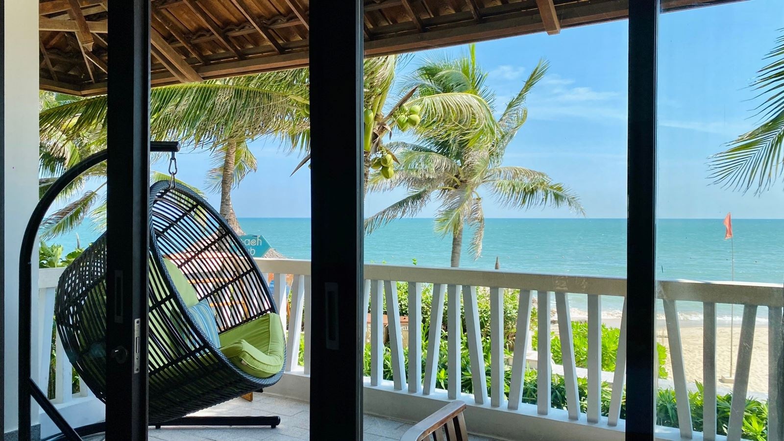 rooms-beachfront-bungalow-child-without-extra-bed