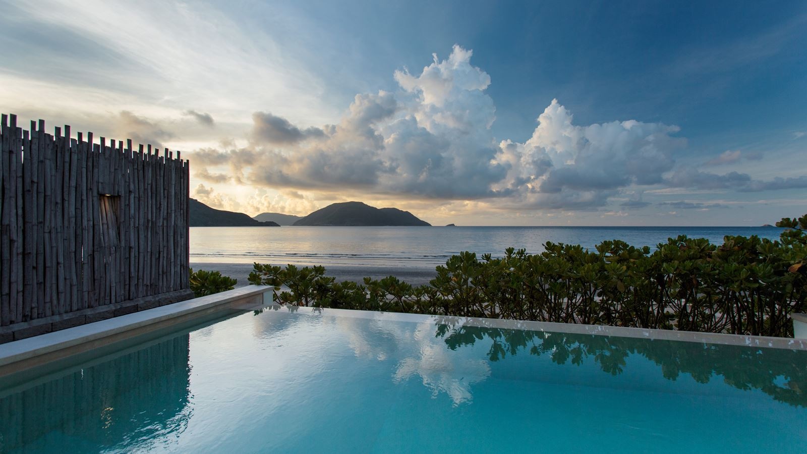 rooms-ocean-front-deluxe