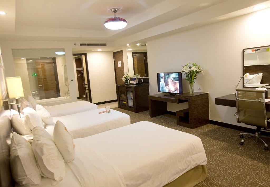 rooms-deluxe-triple-cityview