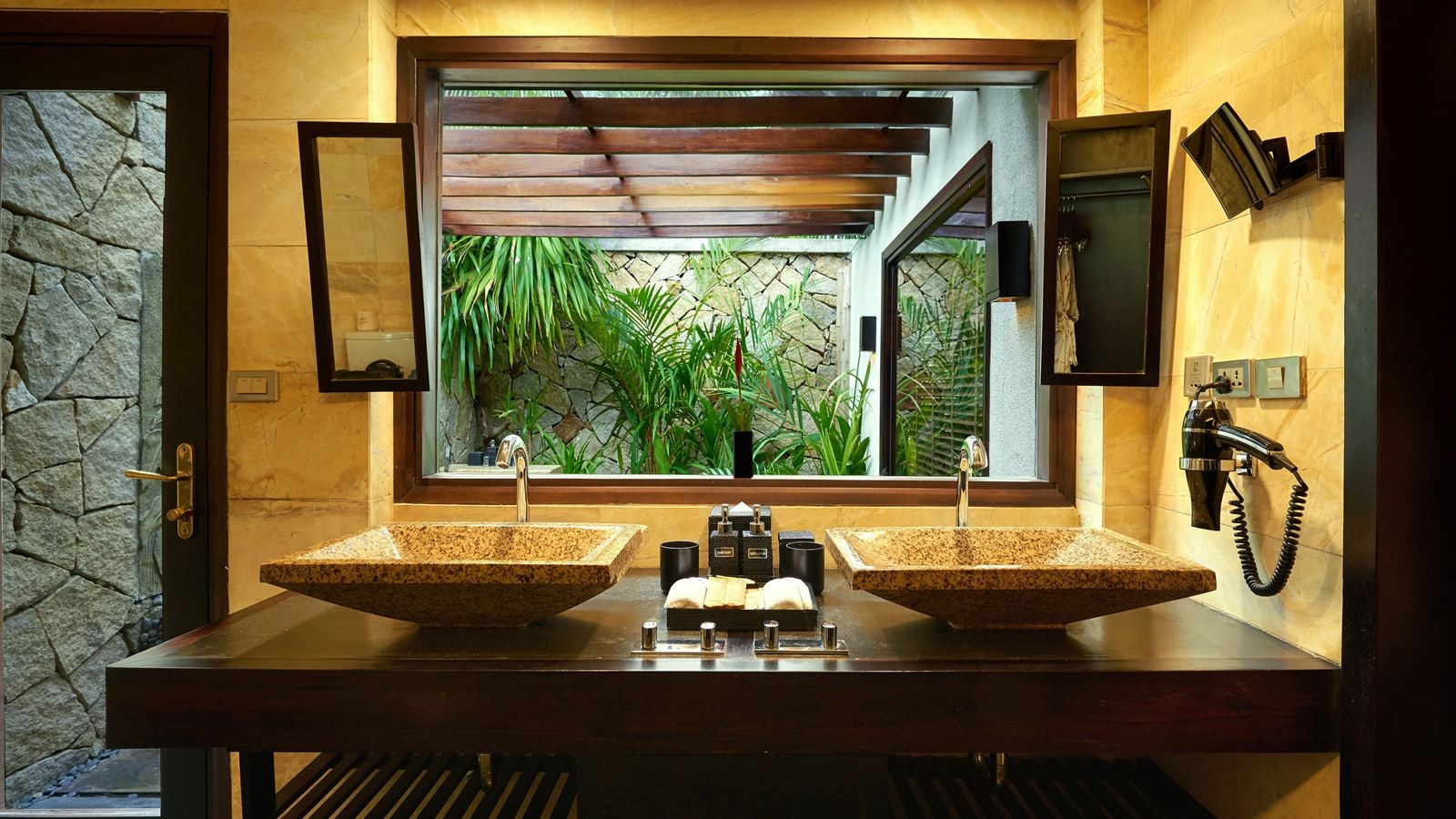 rooms-signature-deluxe-villa-oceanview