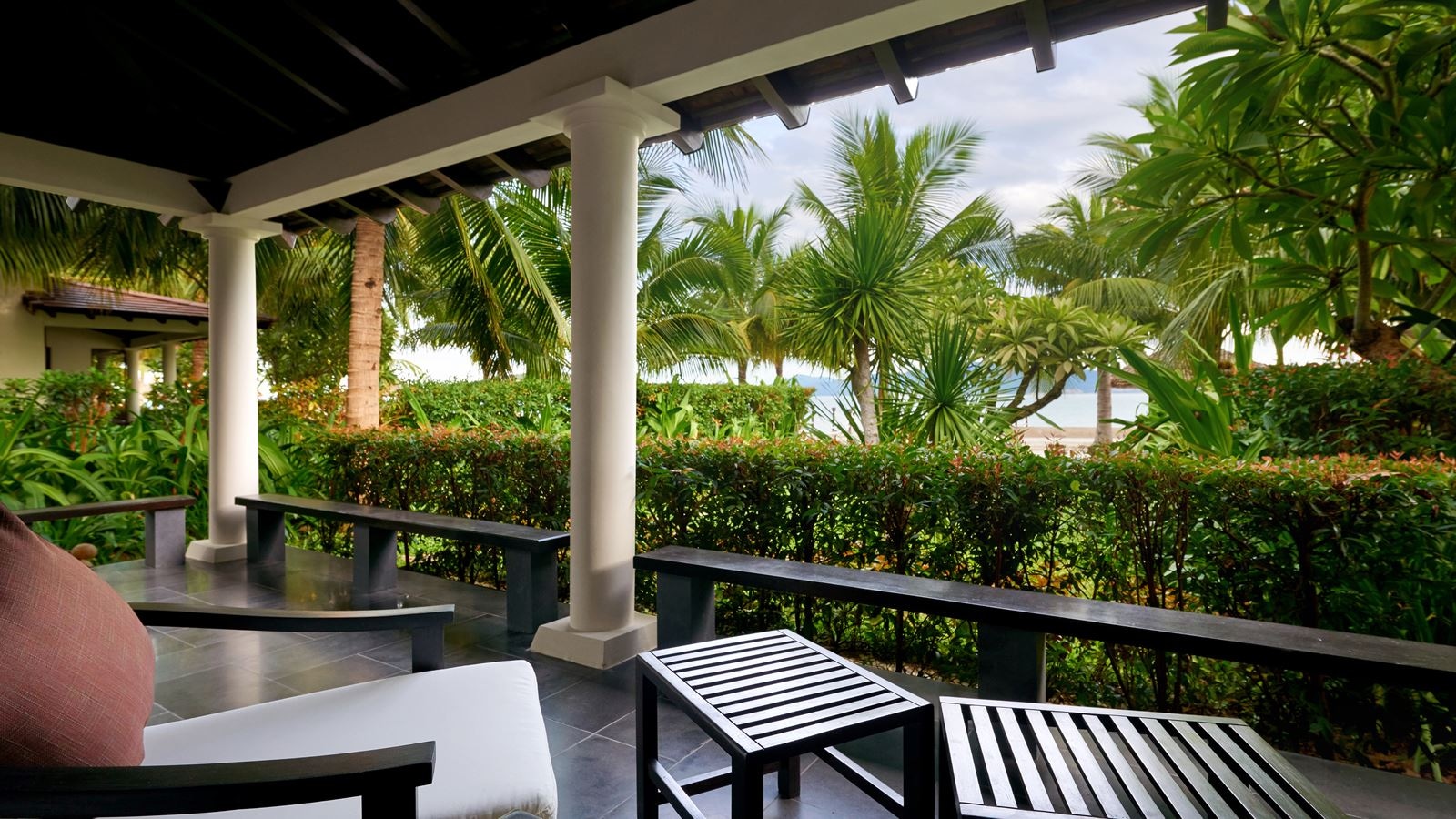 rooms-signature-deluxe-villa-oceanview