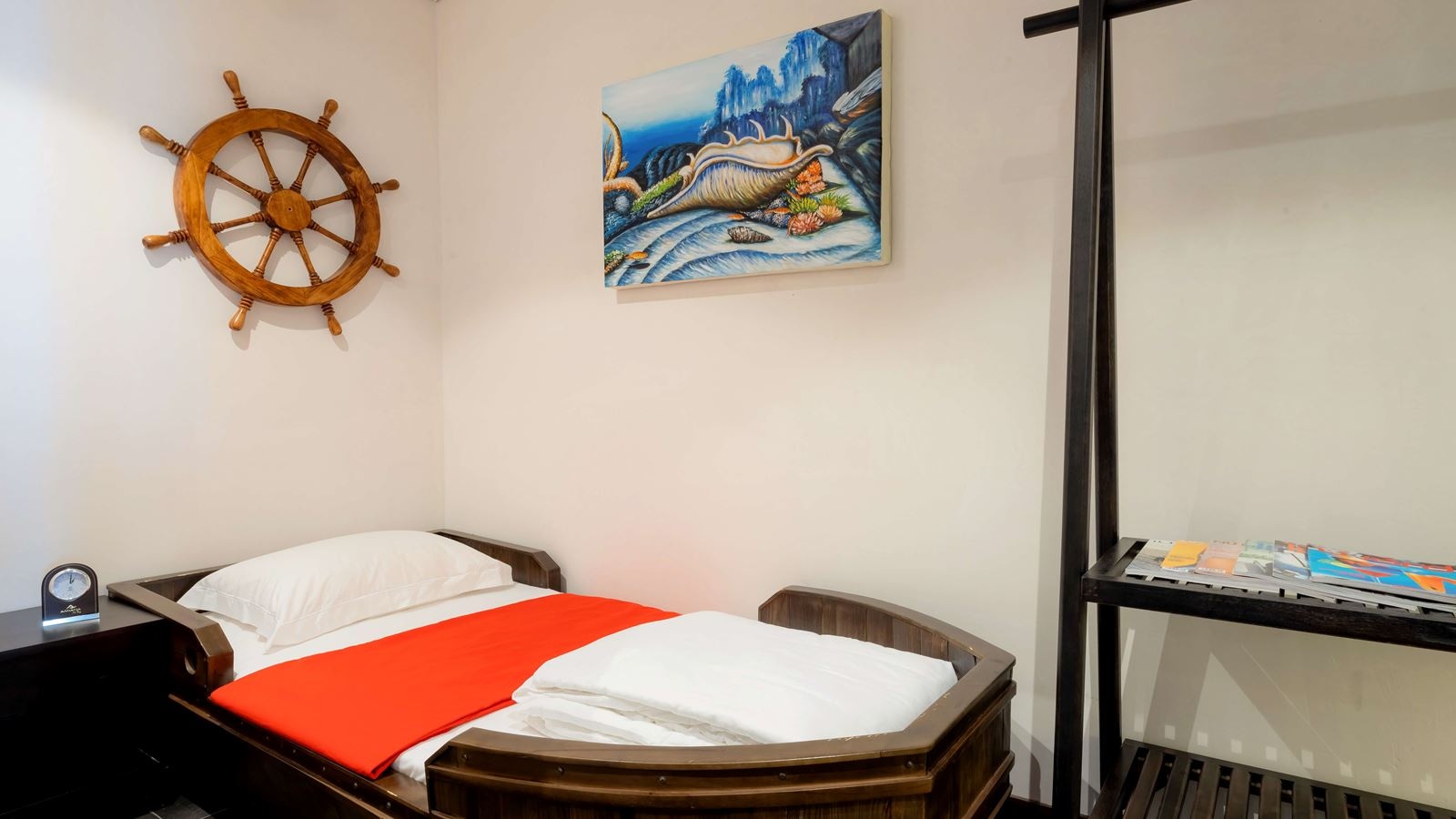 rooms-deluxe-gardenview-with-children-themed-room