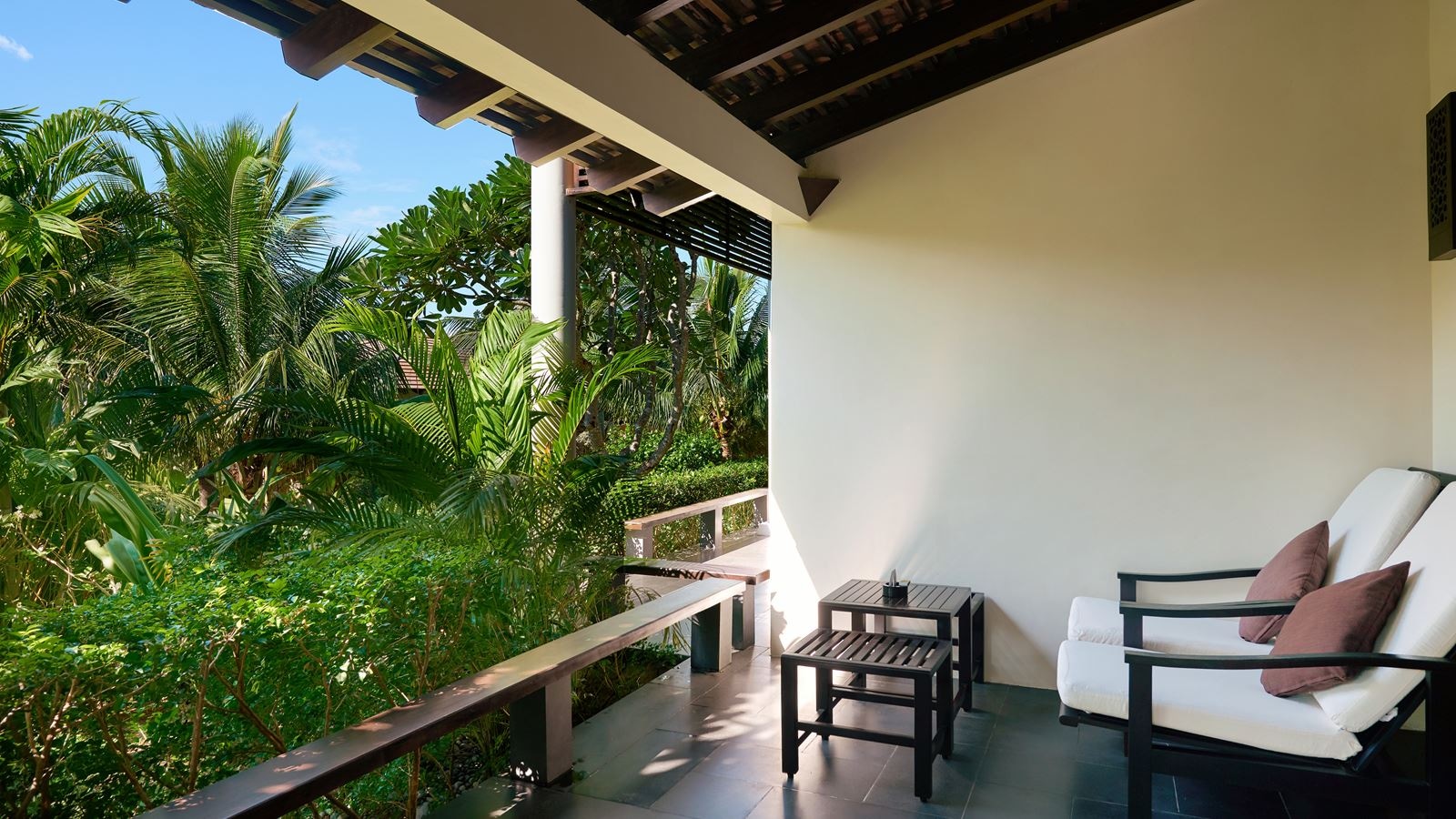 rooms-deluxe-villa-gardenview