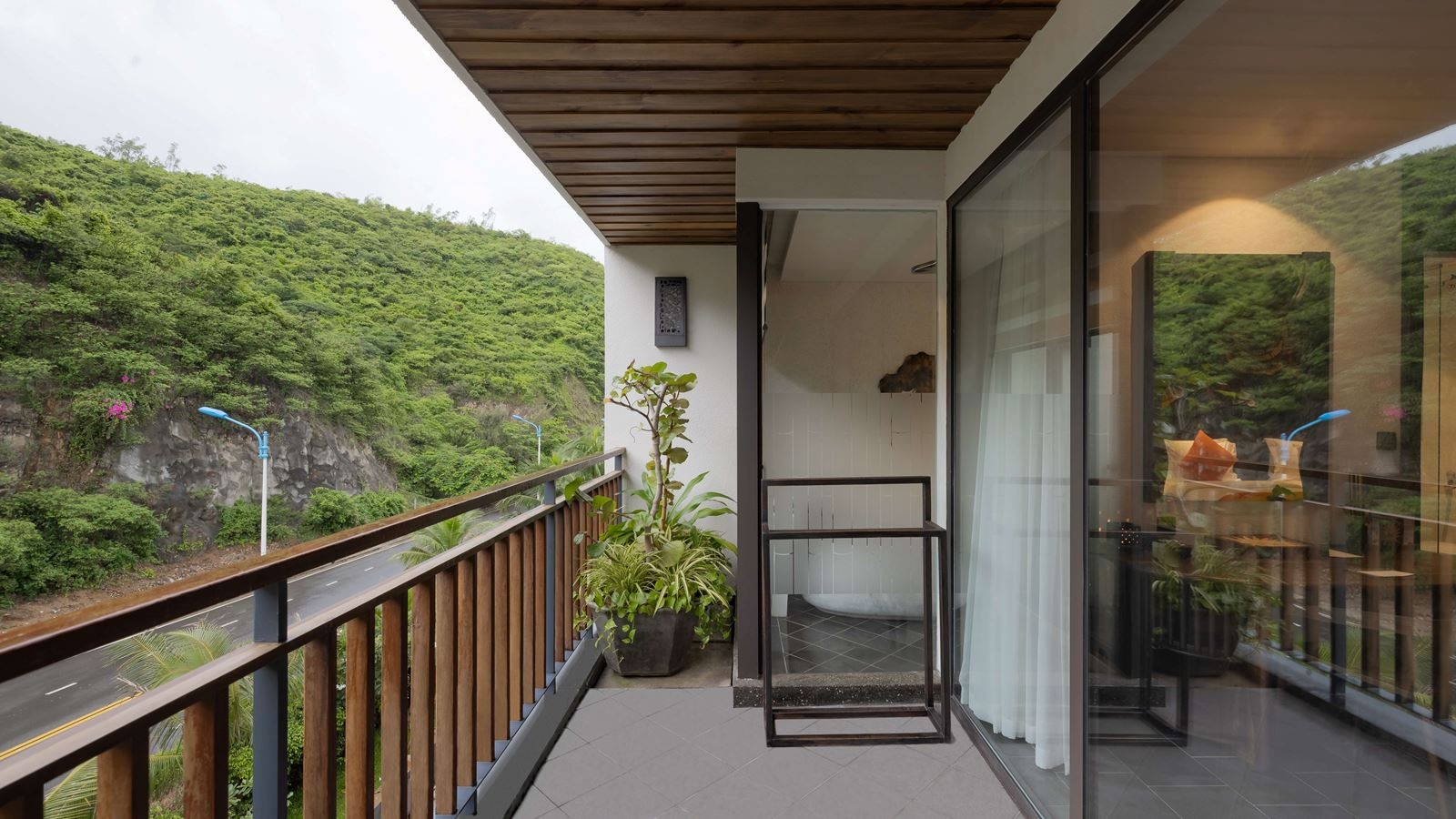 rooms-deluxe-mountainview-with-children-themed-room