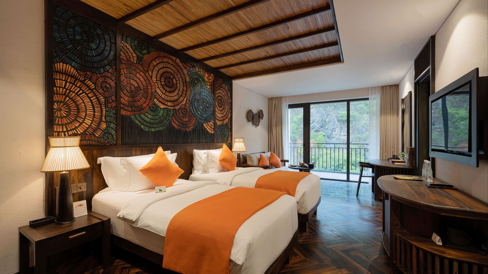 rooms-deluxe-mountainview-with-children-themed-room