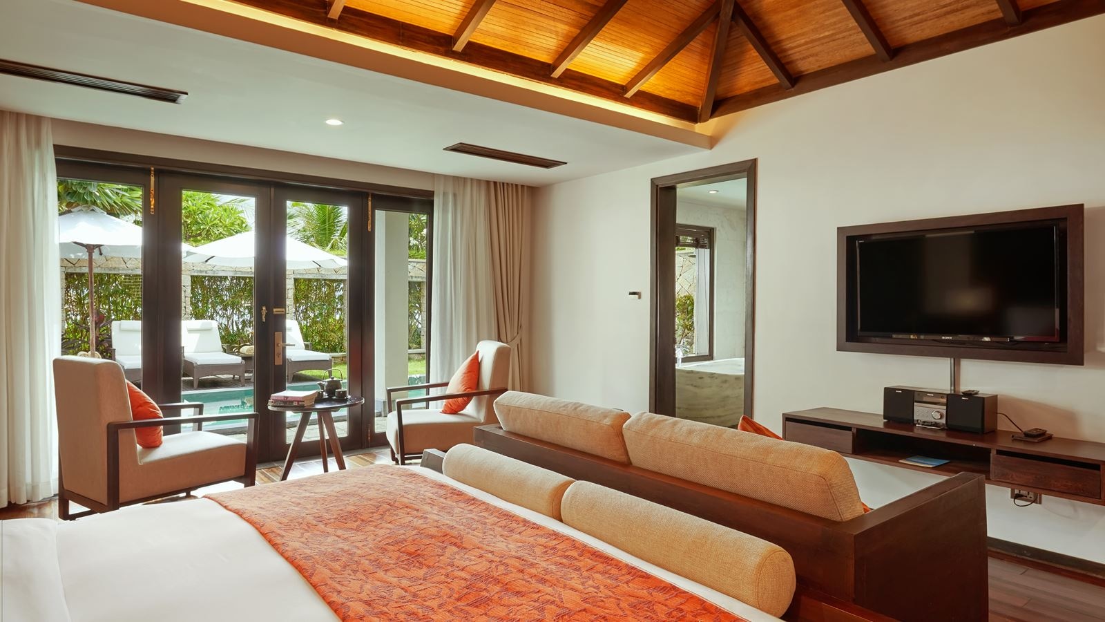 rooms-pool-villa-3-bedroom-oceanview