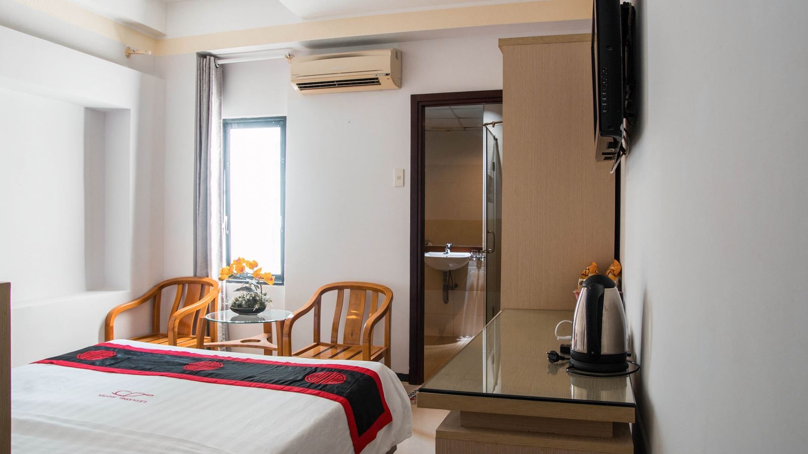 rooms-superior-with-window