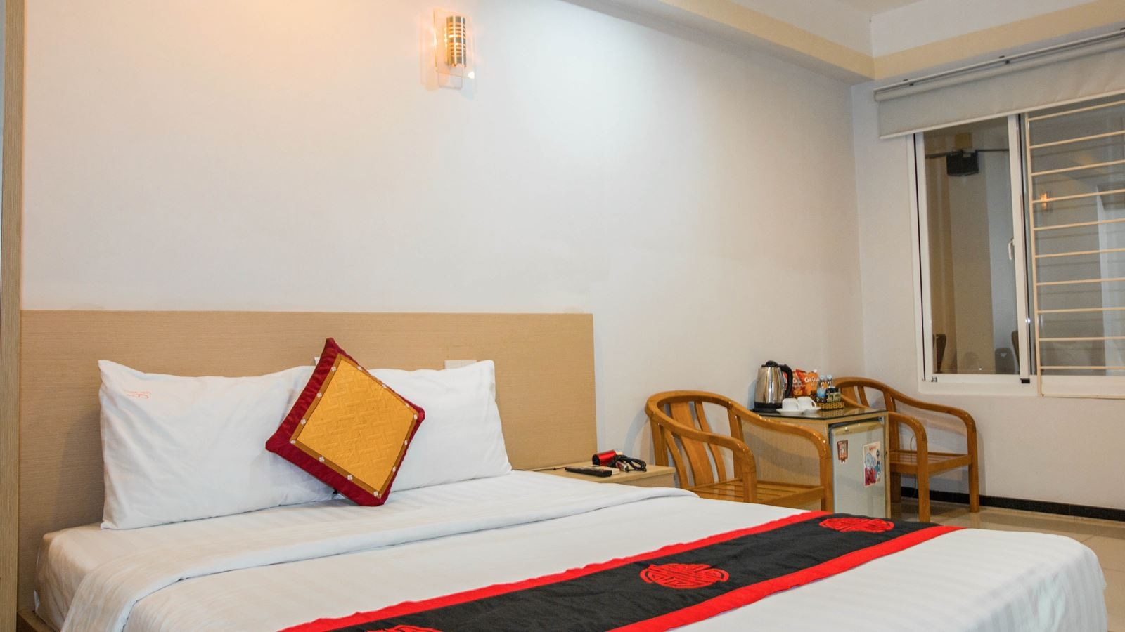 rooms-superior-with-window