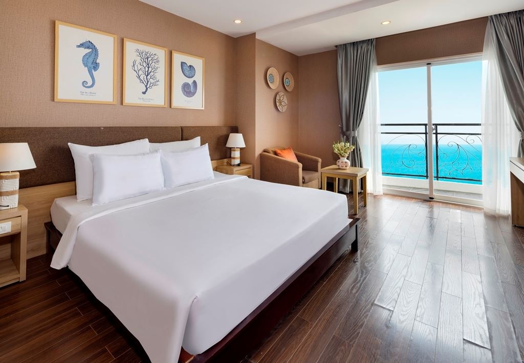 rooms-room-deluxe-sea-view-with-balcony-child-without-extra-bed