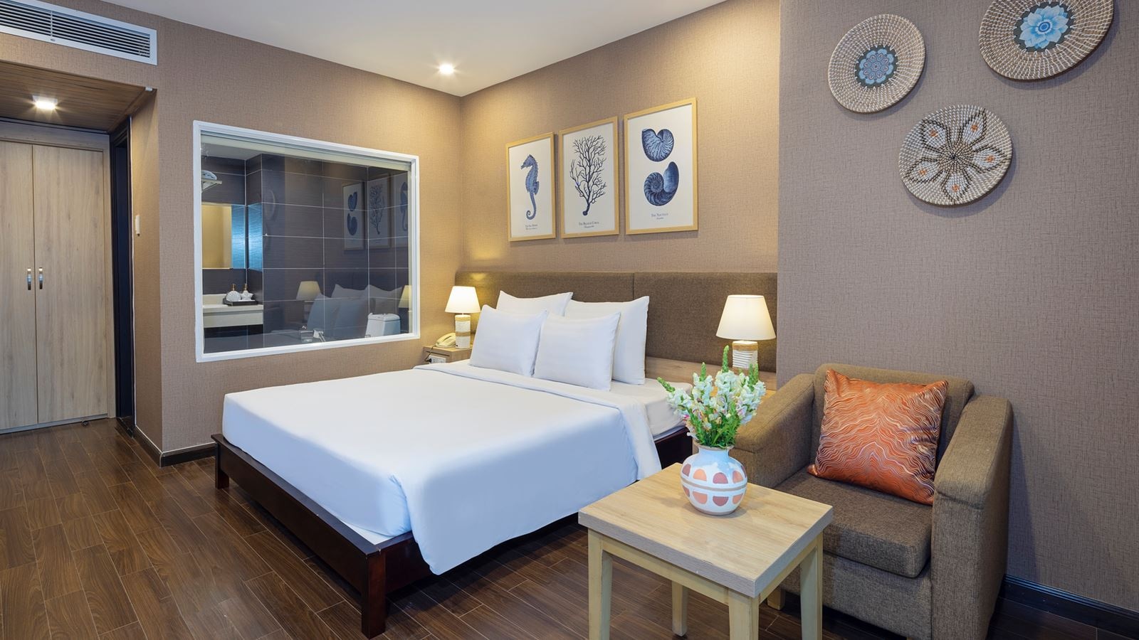 rooms-room-deluxe-sea-view-with-balcony