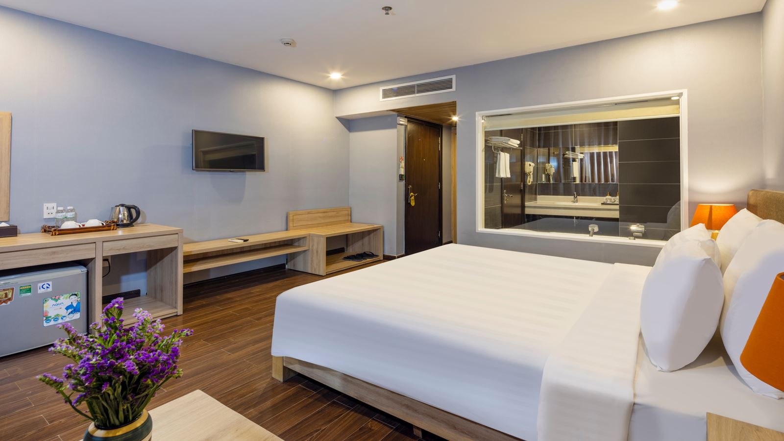 rooms-room-deluxe-city-view-with-balcony