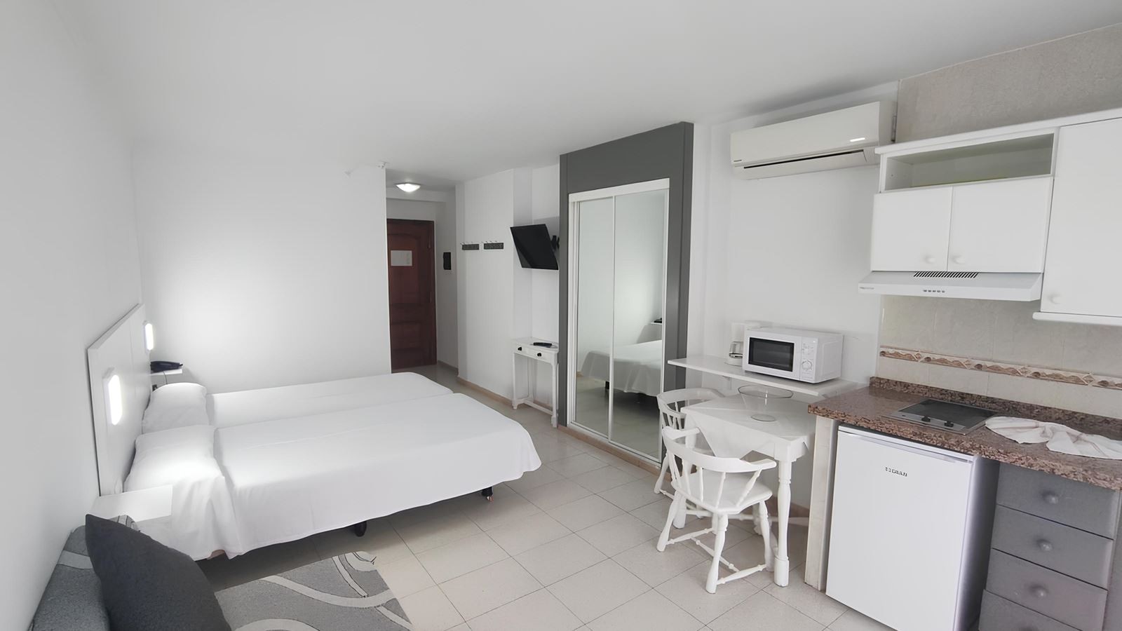 rooms-studio-standard-balconyterrace