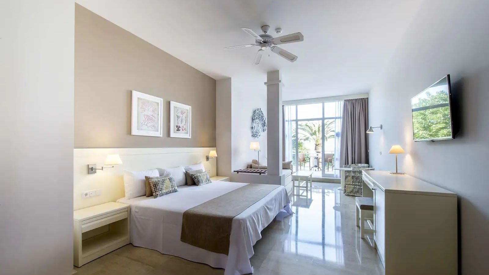 rooms-junior-suite-balcony-or-terrace