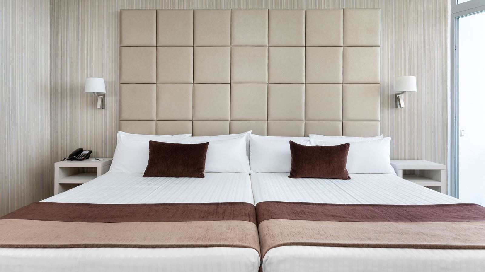 rooms-standard-room-sea-view-with-balcony