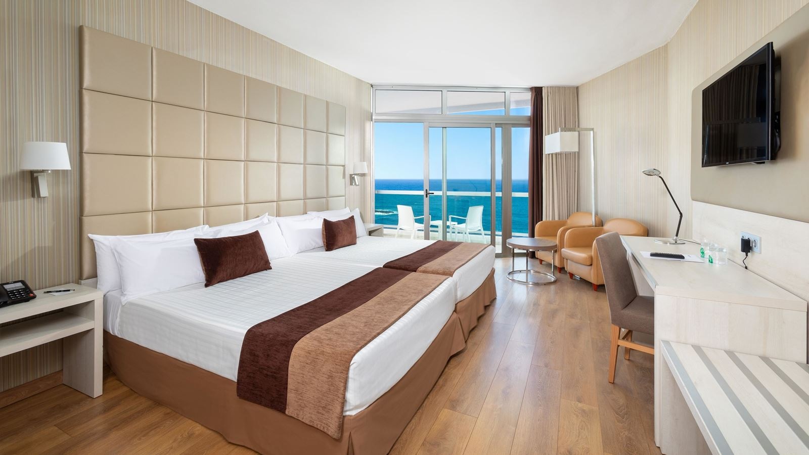 rooms-senator-service-sea-view-balcony