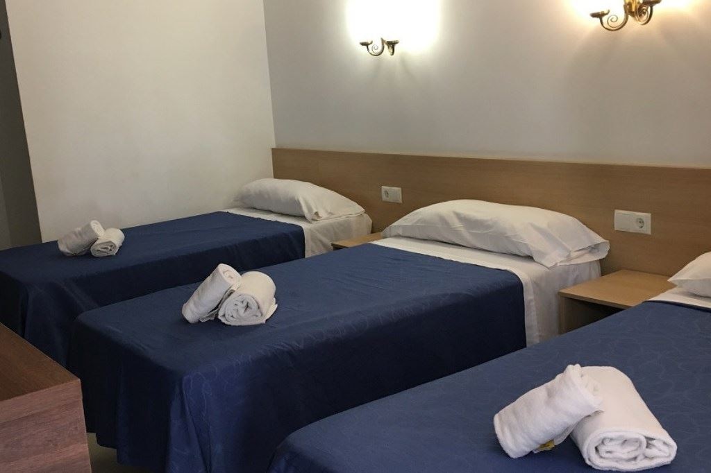 rooms-quadruple-with-balcony-or-terrace