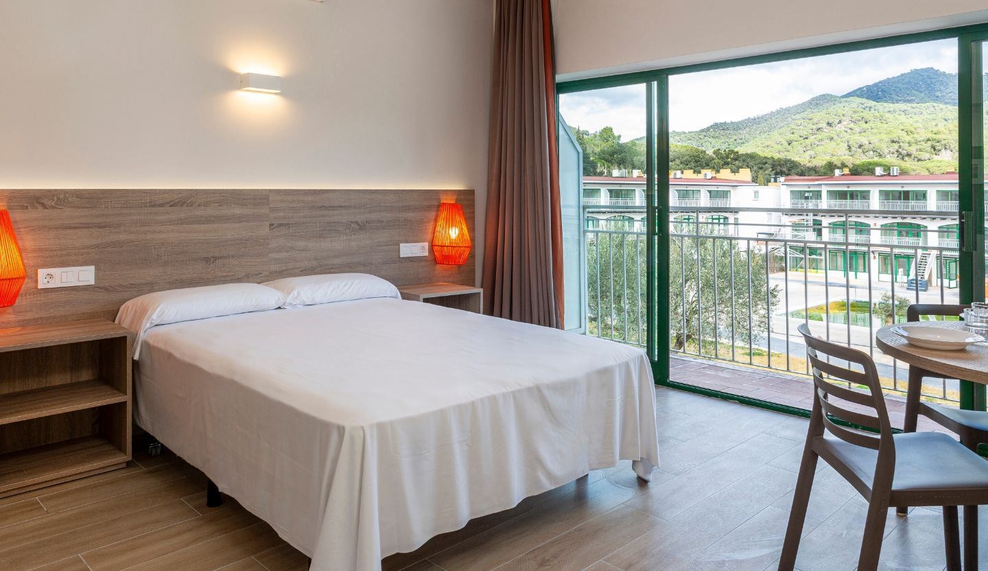 rooms-family-room--1-bedroom-24-without-kitchen