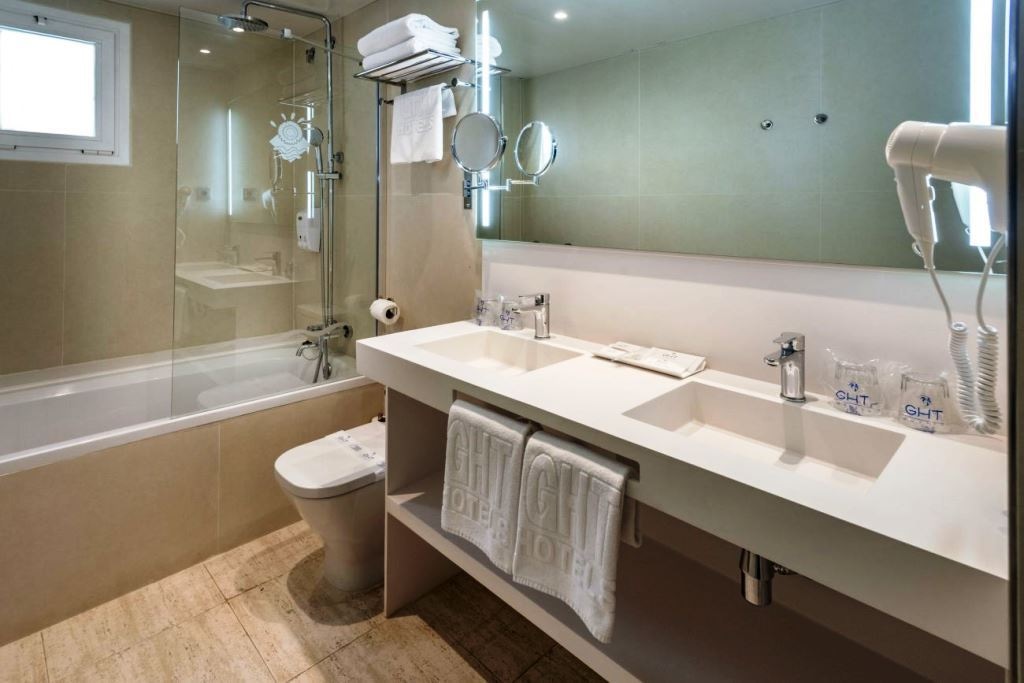 rooms-double-standard-room-balcony