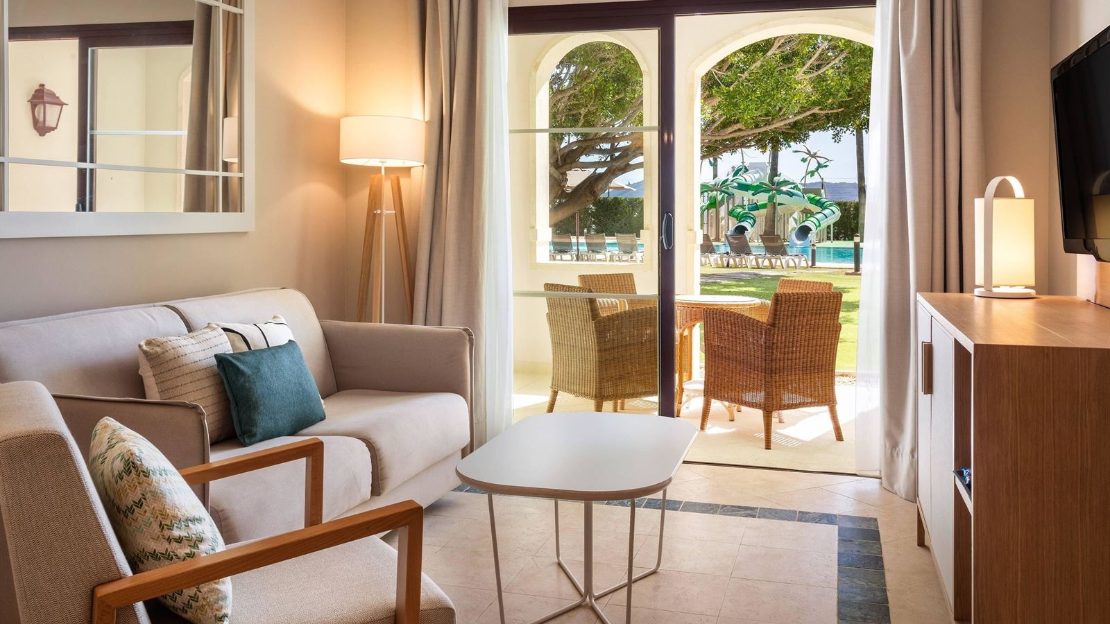 rooms-family-suite-room-balcony-or-terrace