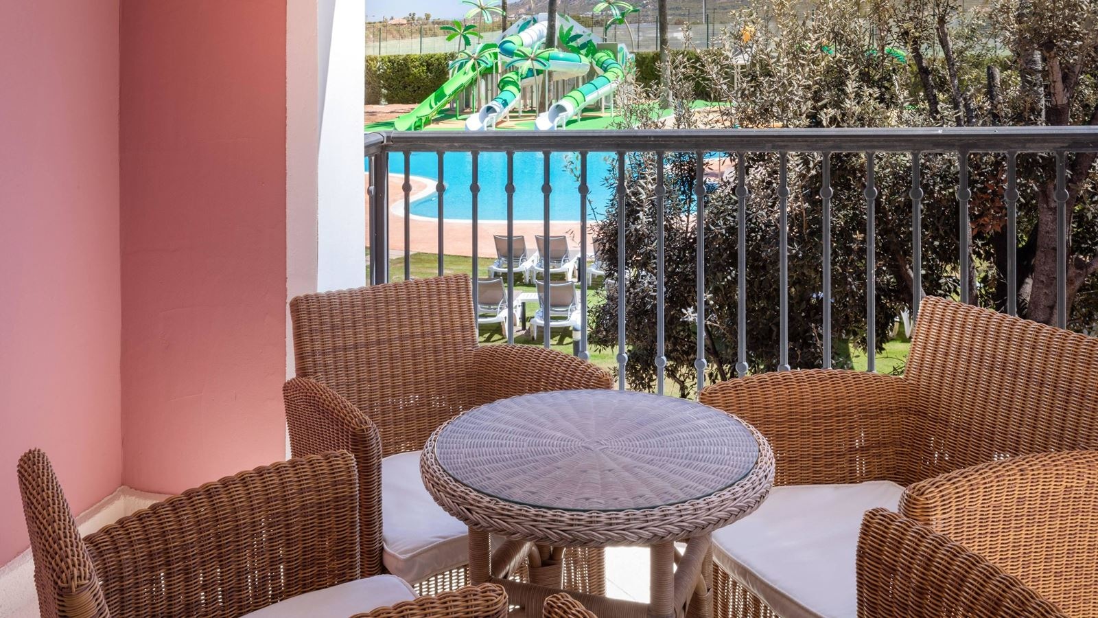 rooms-family-suite-room-balcony-or-terrace