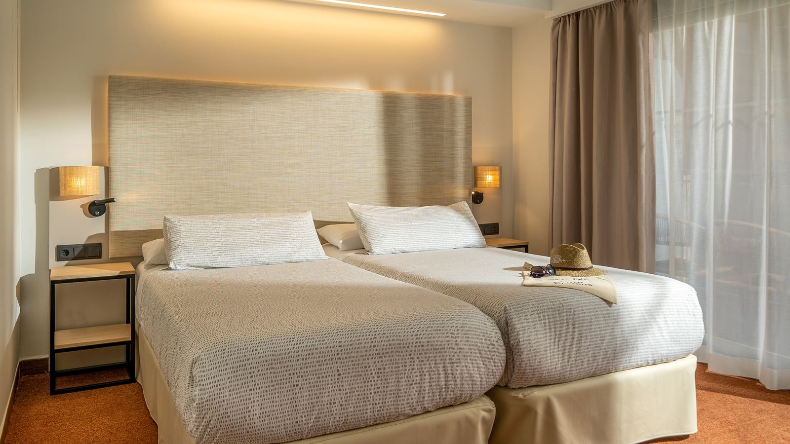 rooms-double-room-balcony-or-terrace